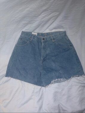 Vintage Denim Republic High Waisted Jean Shorts- Light Wash- Measures 30" Waist